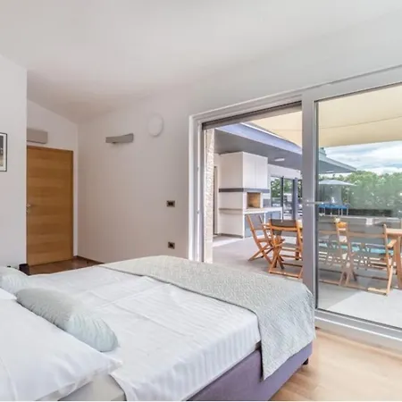 Zara Near Porec For 8 Persons With Private Pool Villa