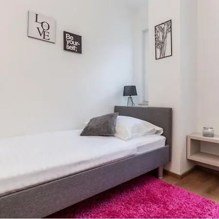فيلة Zara Near Porec For 8 Persons With Private Pool