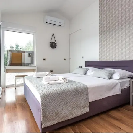 Zara Near Porec For 8 Persons With Private Pool Višnjan